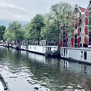 Houseboat Bonnie Bed & Breakfast